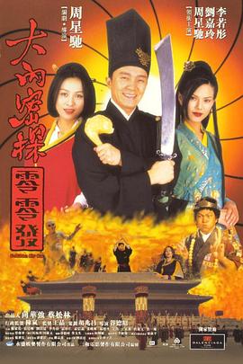 两组照片风格迥异，朱一龙漫步街头，举起手机定格城市一角，宽阔挺拔的背影，充满神秘感。